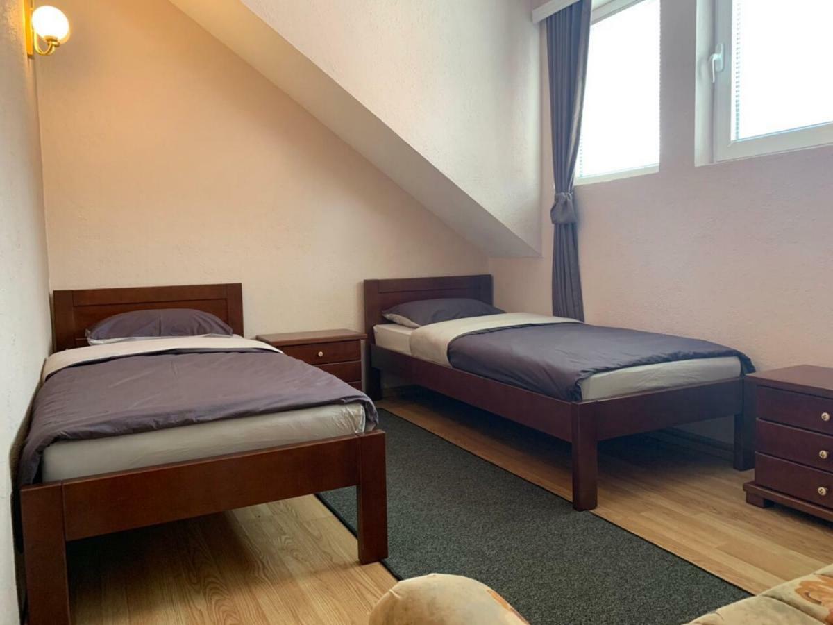 Apartmani Alo Alo プラヴ エクステリア 写真